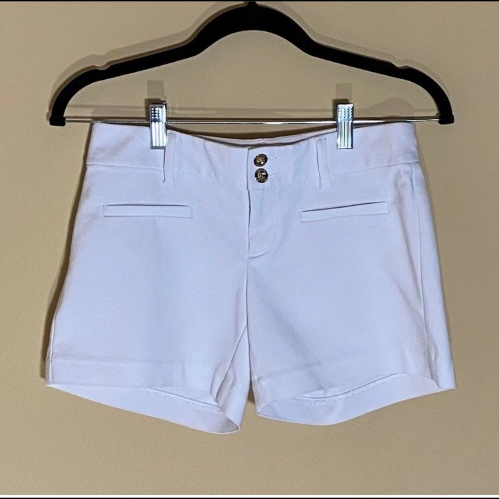 Lilly Pulitzer 5” inseam shorts in size 00